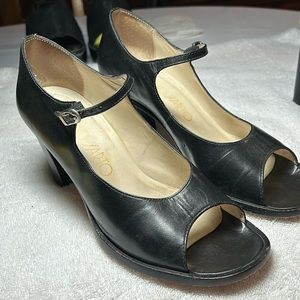 Black Maryjane shoes. 7.5 what can I say gotta have em! ❤️👀